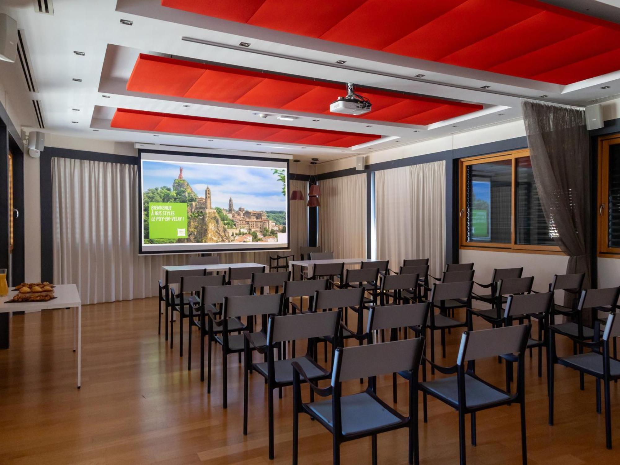 Отель Ibis Styles Le Puy En Velay Экстерьер фото