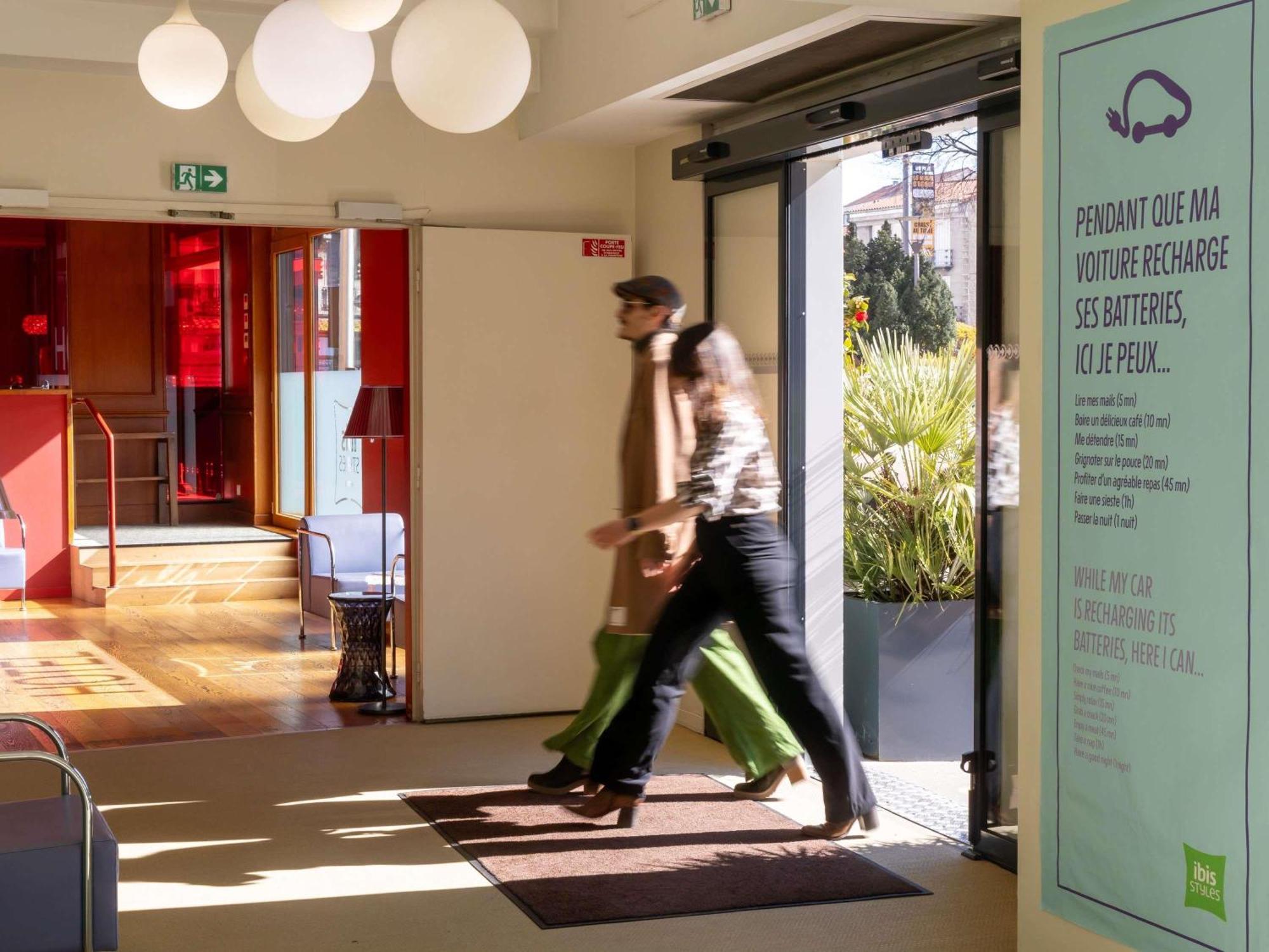 Отель Ibis Styles Le Puy En Velay Экстерьер фото