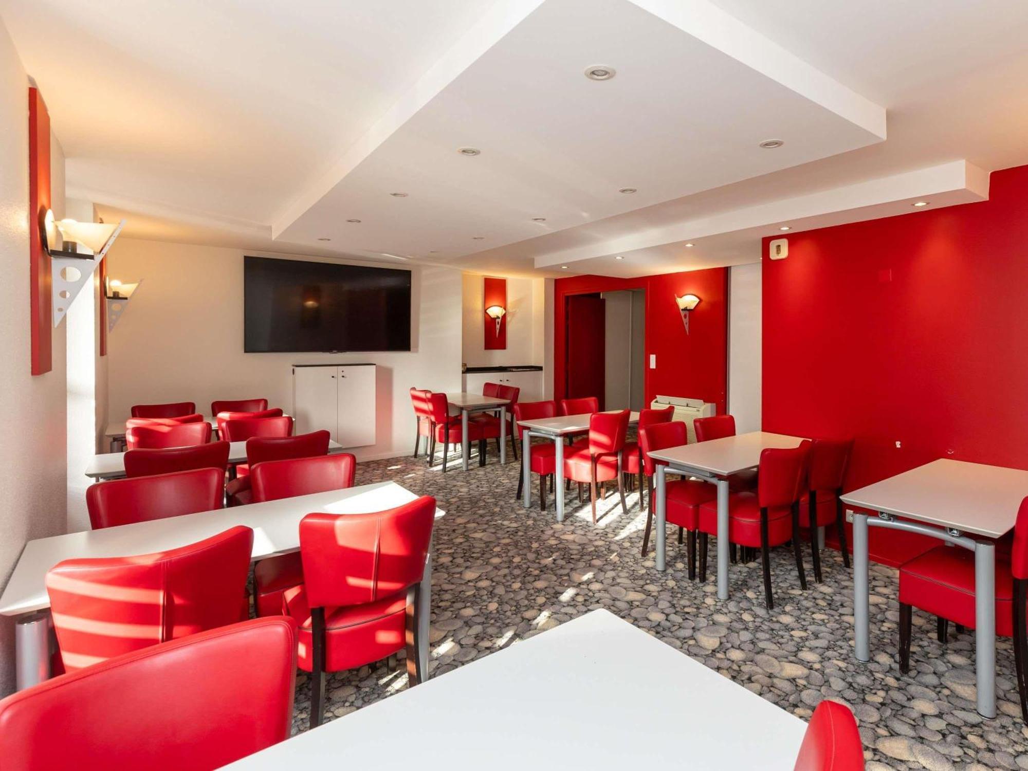 Отель Ibis Styles Le Puy En Velay Экстерьер фото