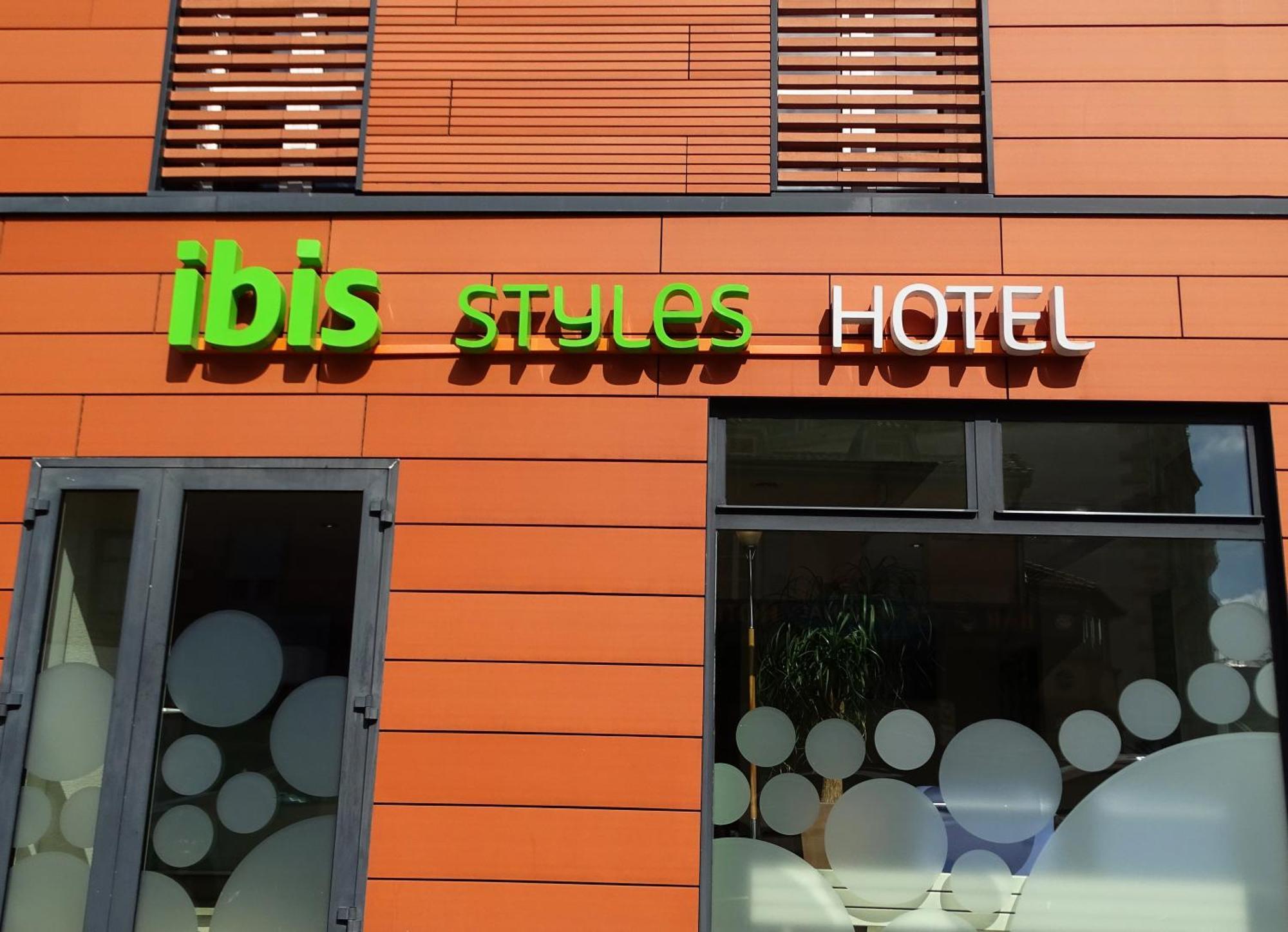 Отель Ibis Styles Le Puy En Velay Экстерьер фото